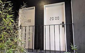 Soya On Davis Apartment Hotel